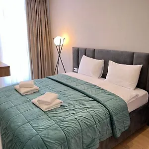 Lux باتومي